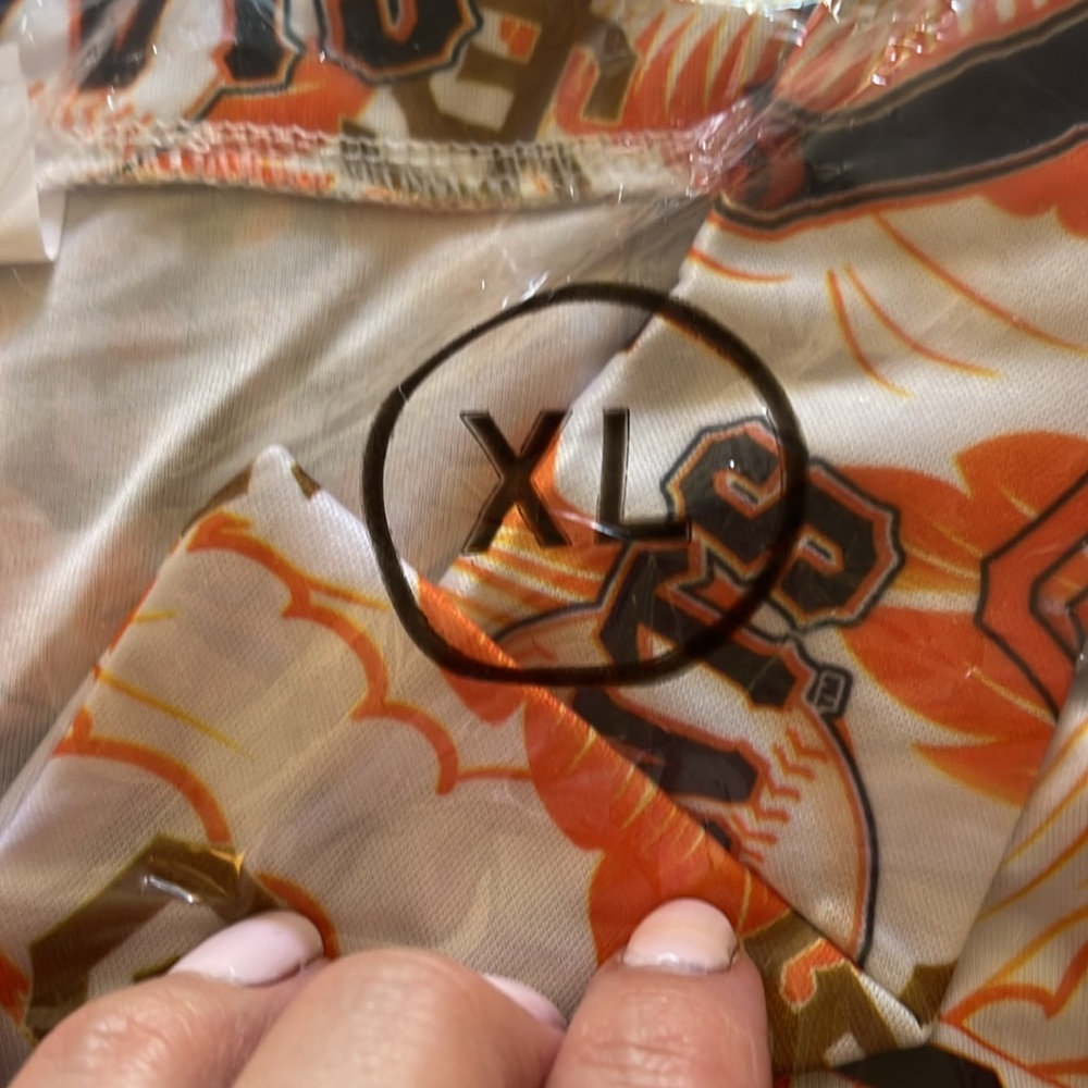 New in bag Adult XL Giants Giveaway Shirt - Picture 4 of 4